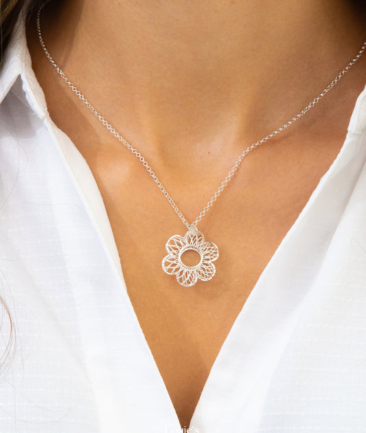 Daisy Necklace